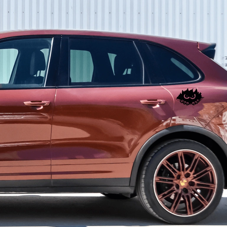 naklejka Patrzący Potworekna aucie porsche (2)