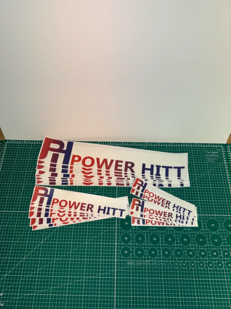 naklejki foliowe z napisem POWER HITT czerwono-granatowe